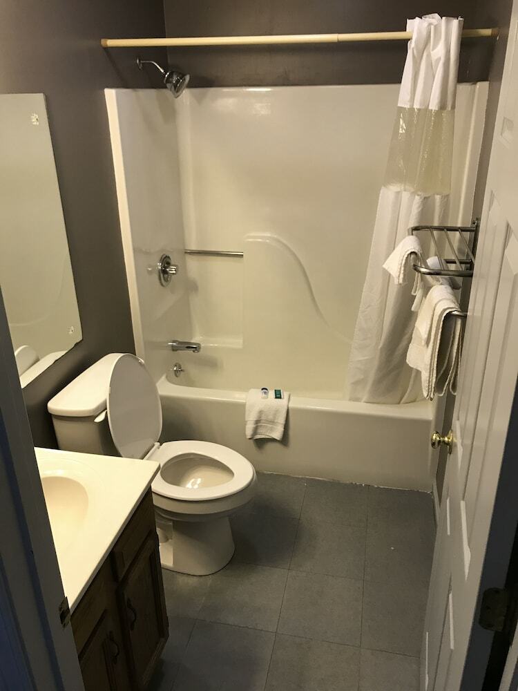 Motel Travelers Inn And Suites