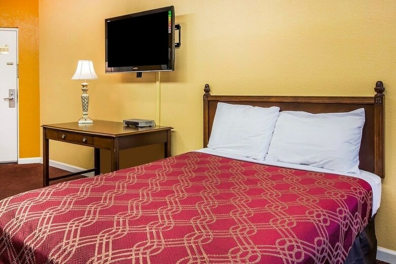 Hotel Budgetel Inn & Suites