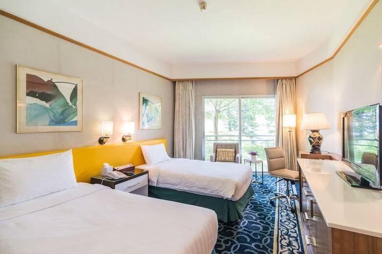 Hotel Silvermine Beach Resort