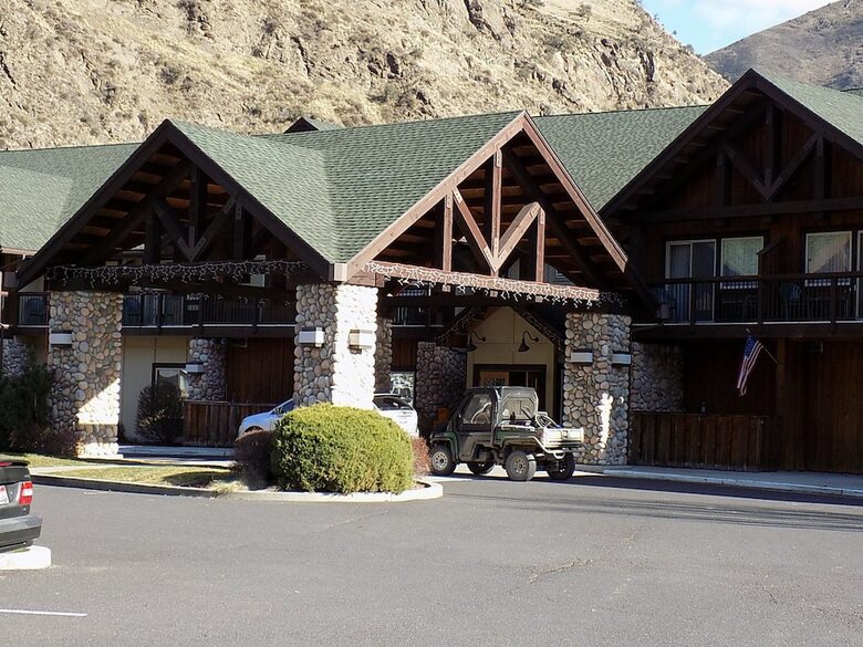 Hotel Salmon Rapids Lodge