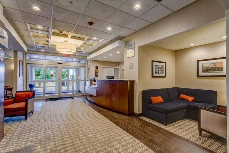Hotel Comfort Inn & Suites
