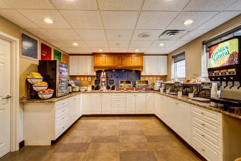 Hotel Comfort Inn & Suites