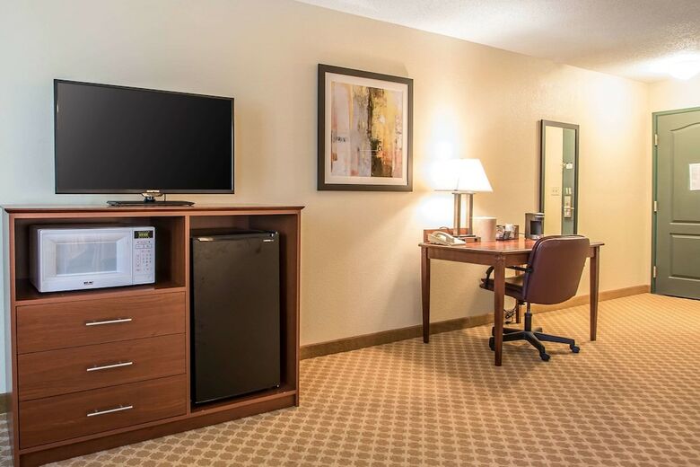 Hotel Quality Inn & Suites