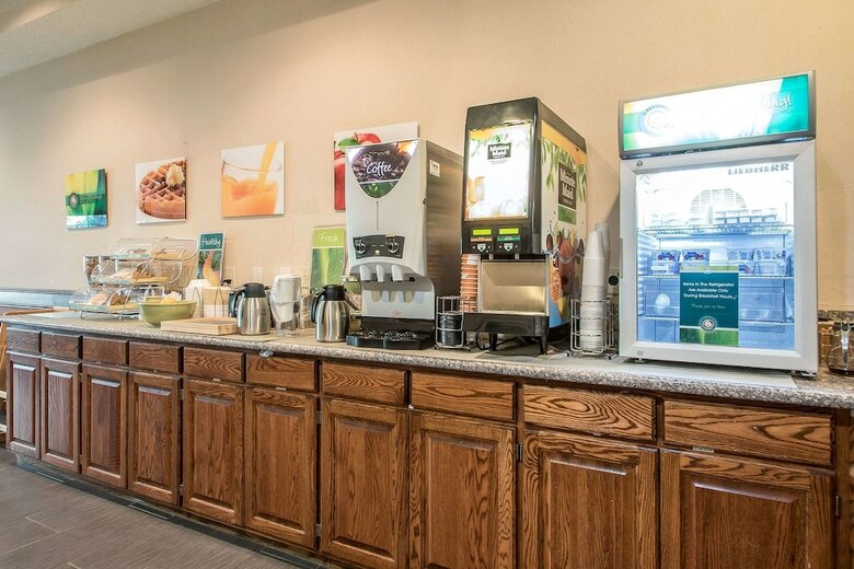 Hotel Quality Inn & Suites