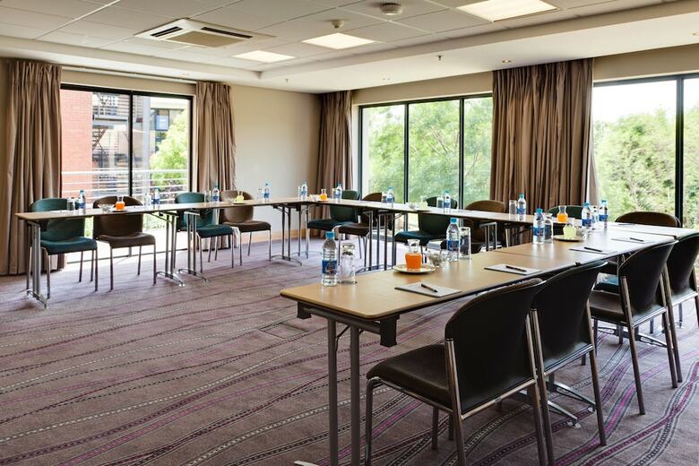 Protea Hotel By Marriott Roodepoort