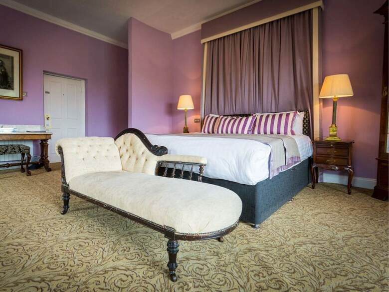 Castle Oaks House Hotel