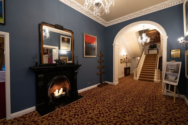 Castle Oaks House Hotel