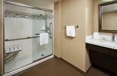 Hotel Staybridge Suites Hamilton Downtown