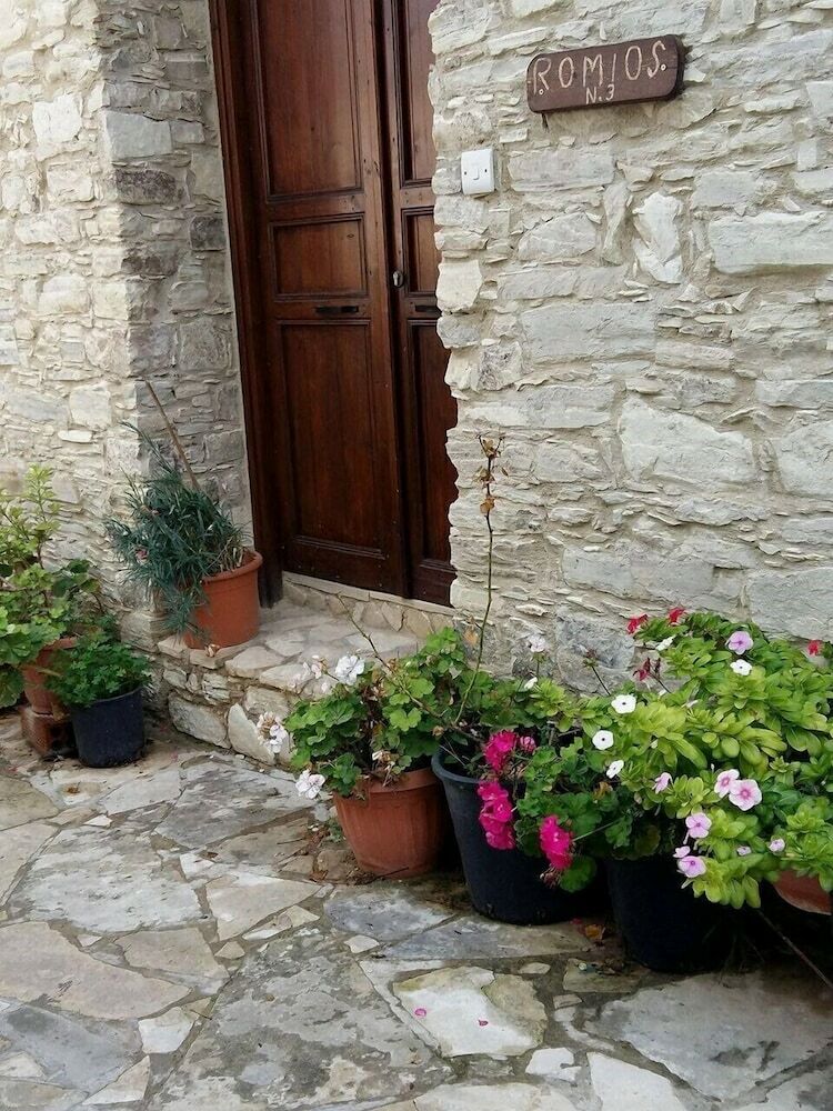 Romios Holiday Apartments