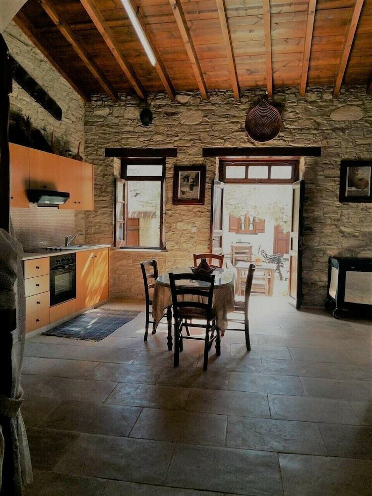 Romios Holiday Apartments