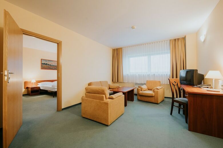 Sangate Hotel Airport