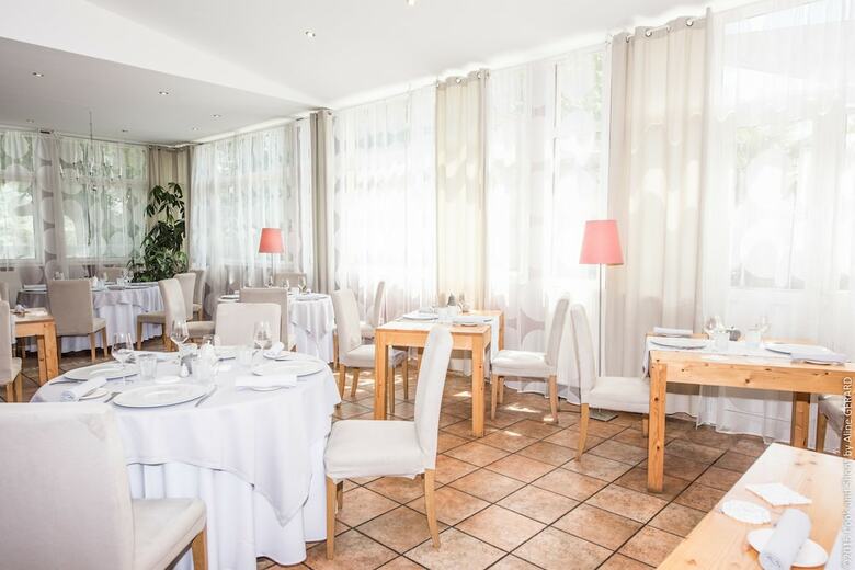 Hotel H�tel La Magnanerie, C�t� Bistro