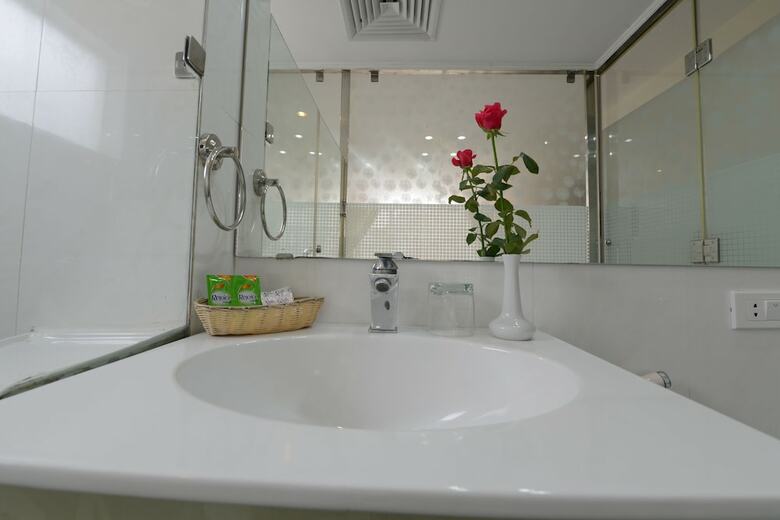 Bed & Breakfast B & B Hanoi Hotel & Travel