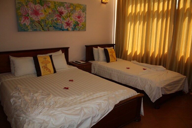 Holiday Diamond Hotel