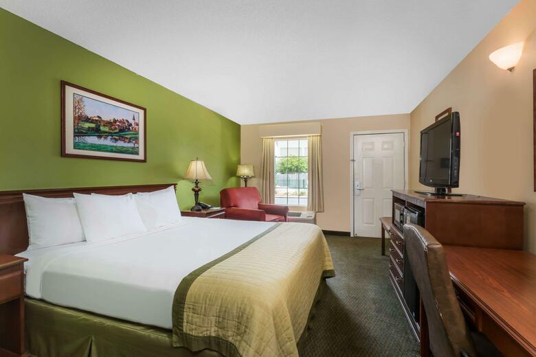 Hotel Baymont By Wyndham Waycross