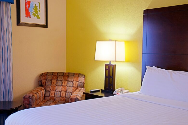 Motel Super 8 By Wyndham Irving/dfw Apt/north