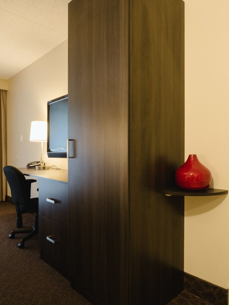 Ramada By Wyndham Kingston Hotel & Conference Centre