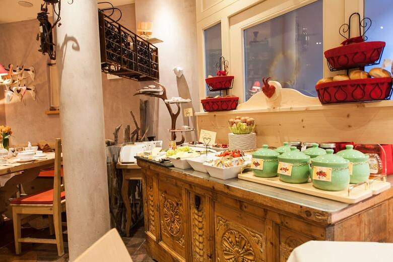 Hotel Am Dorfplatz Suites - Adults Only