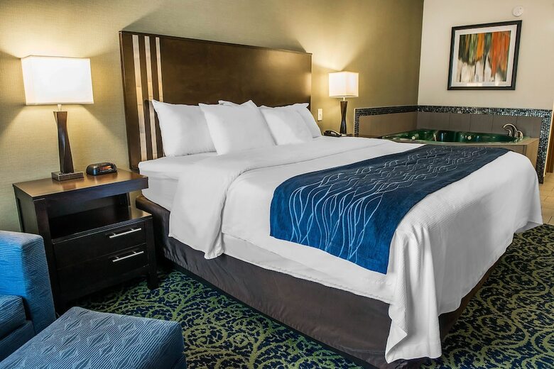 Hotel Comfort Inn & Suites