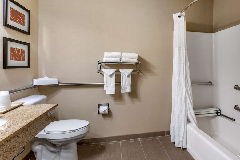 Hotel Comfort Suites Linn County
