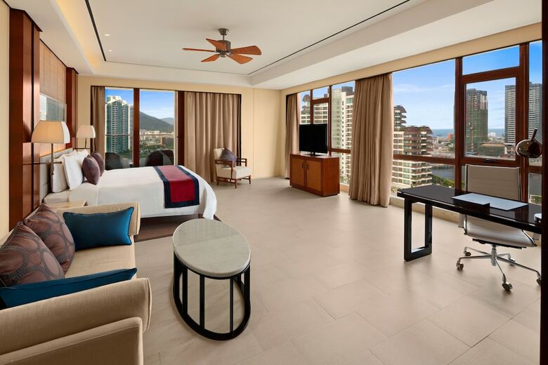 Hotel Crowne Plaza Sanya City Center