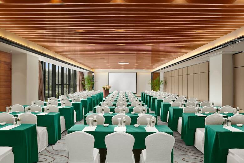 Hotel Crowne Plaza Sanya City Center