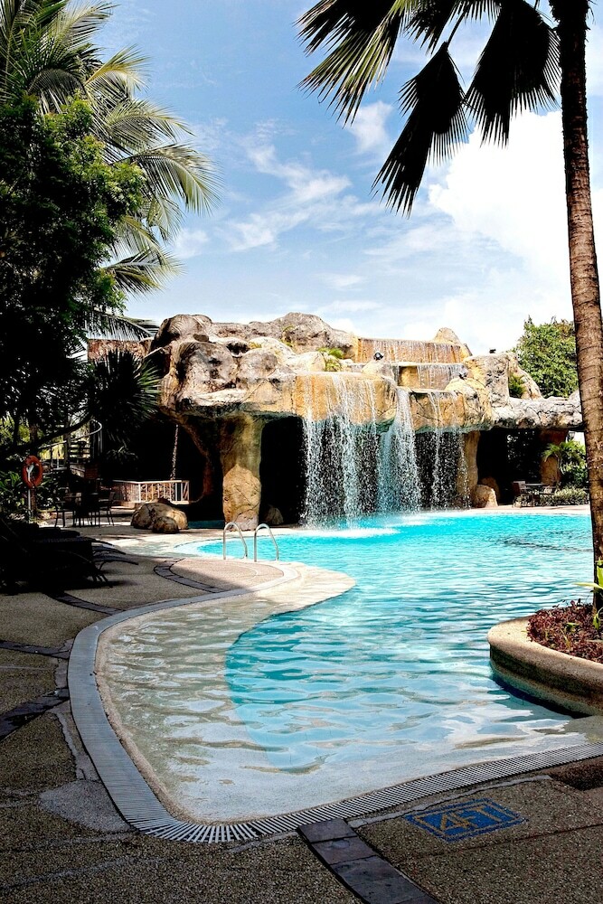 Waterfront Cebu City Hotel & Casino