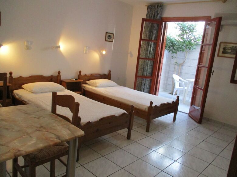 Hotel Kapetanos Rooms