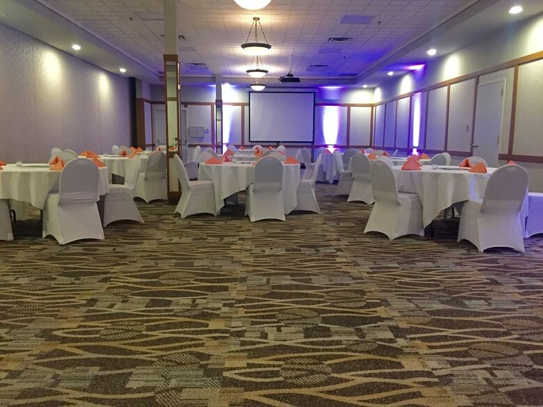 Hotel Canad Inns Destination Centre Transcona