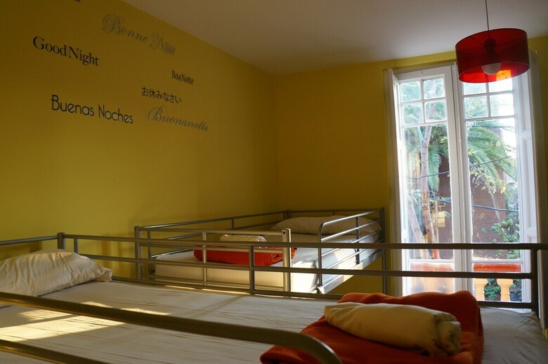 Hostal Feetup Garden House Hostel Barcelona