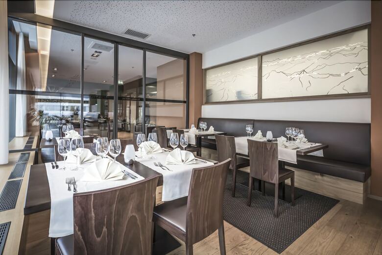 City West Hotel & Restaurant