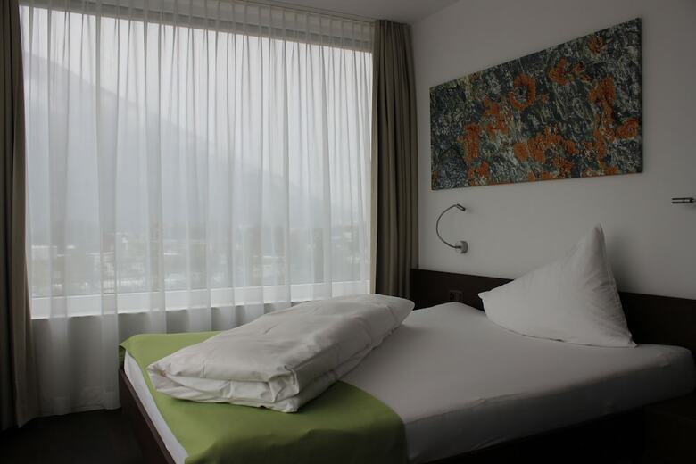 City West Hotel & Restaurant