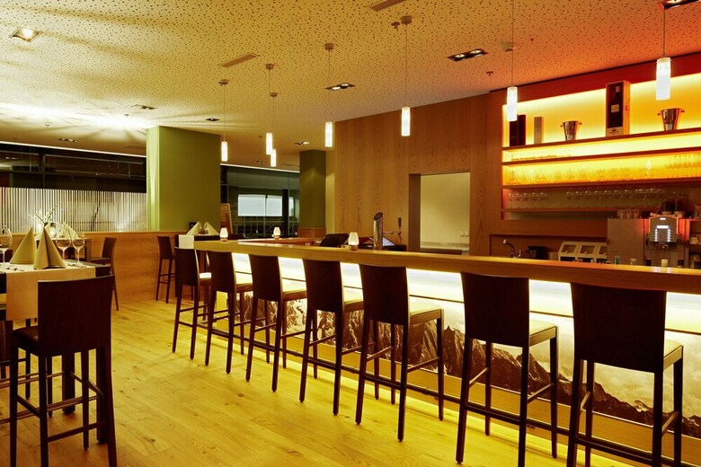 City West Hotel & Restaurant