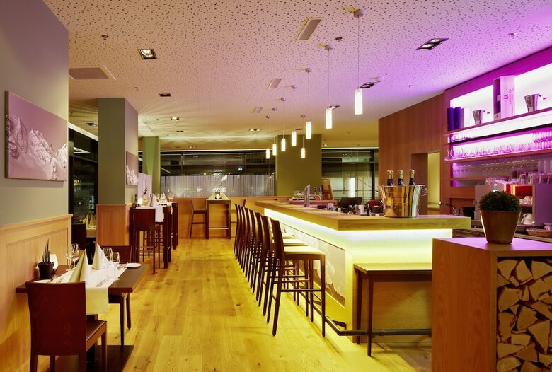 City West Hotel & Restaurant