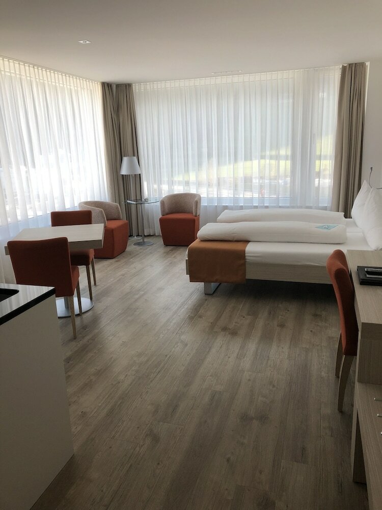 City West Hotel & Restaurant