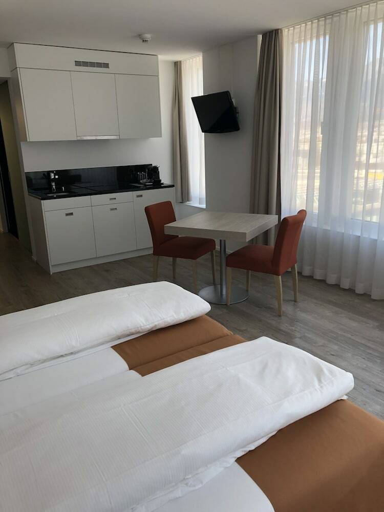 City West Hotel & Restaurant