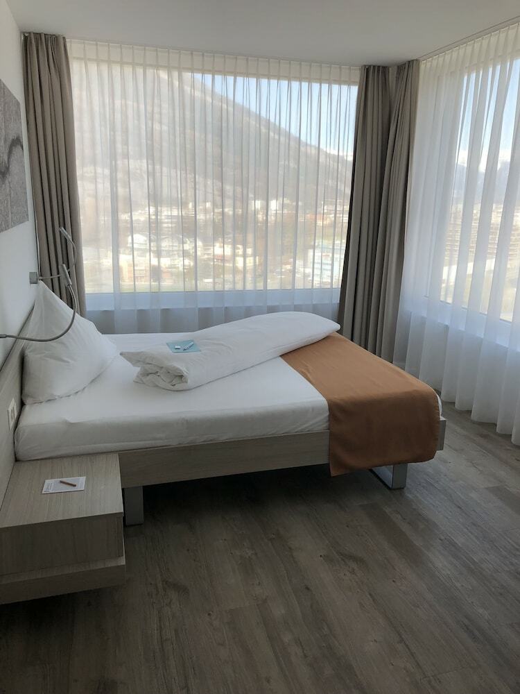 City West Hotel & Restaurant