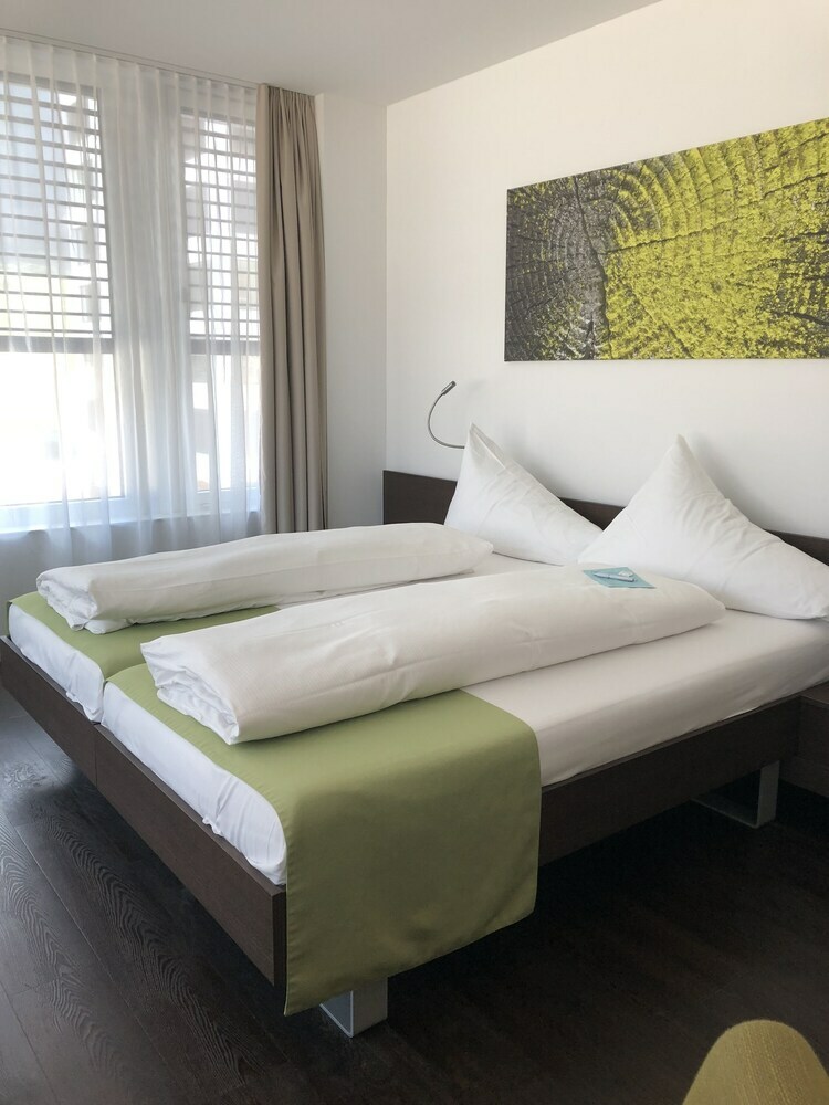 City West Hotel & Restaurant