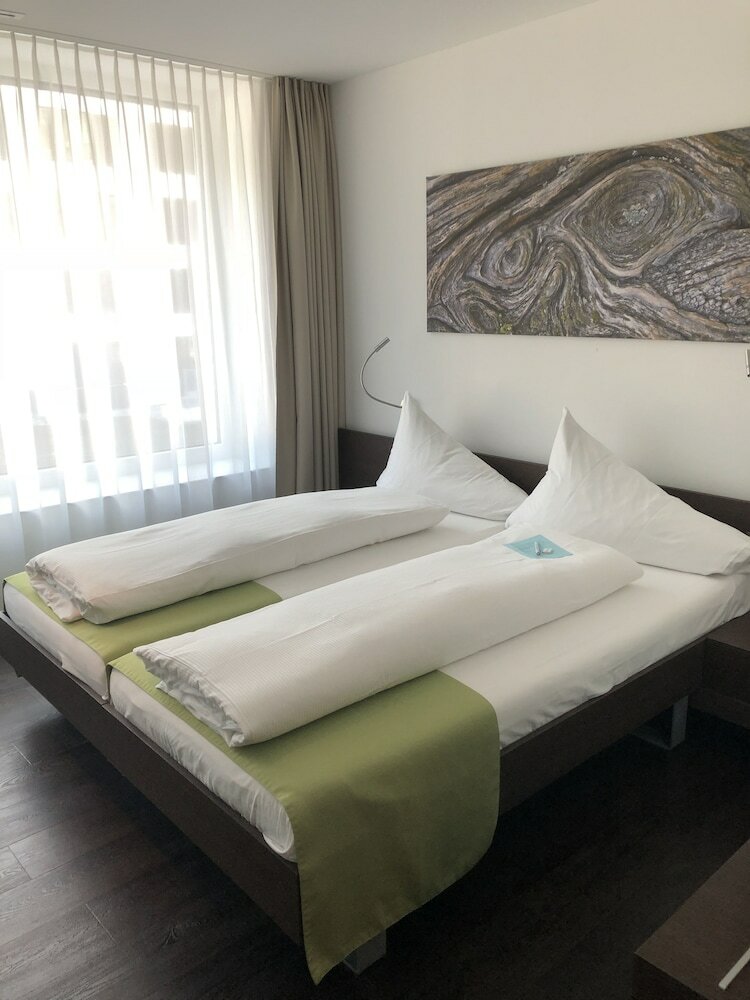 City West Hotel & Restaurant