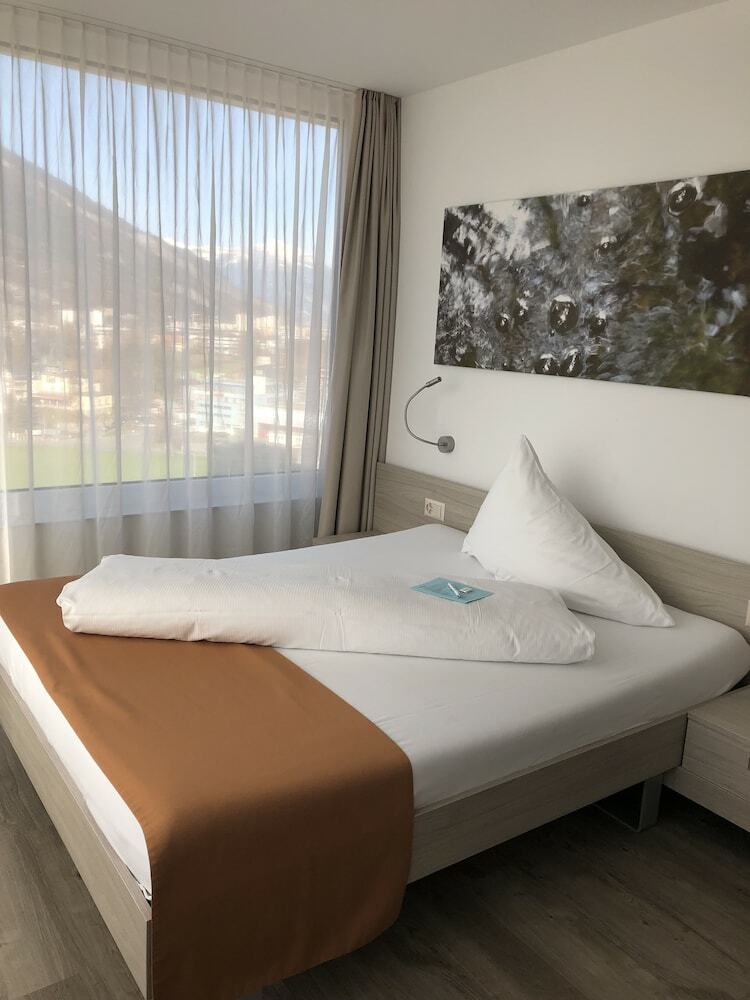 City West Hotel & Restaurant