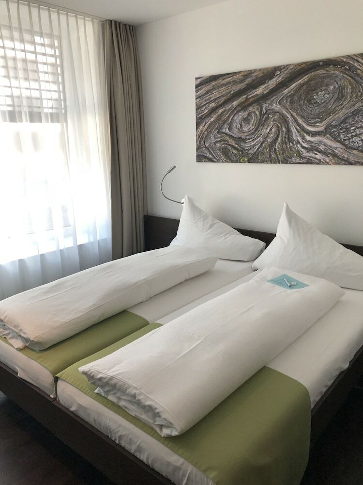 City West Hotel & Restaurant