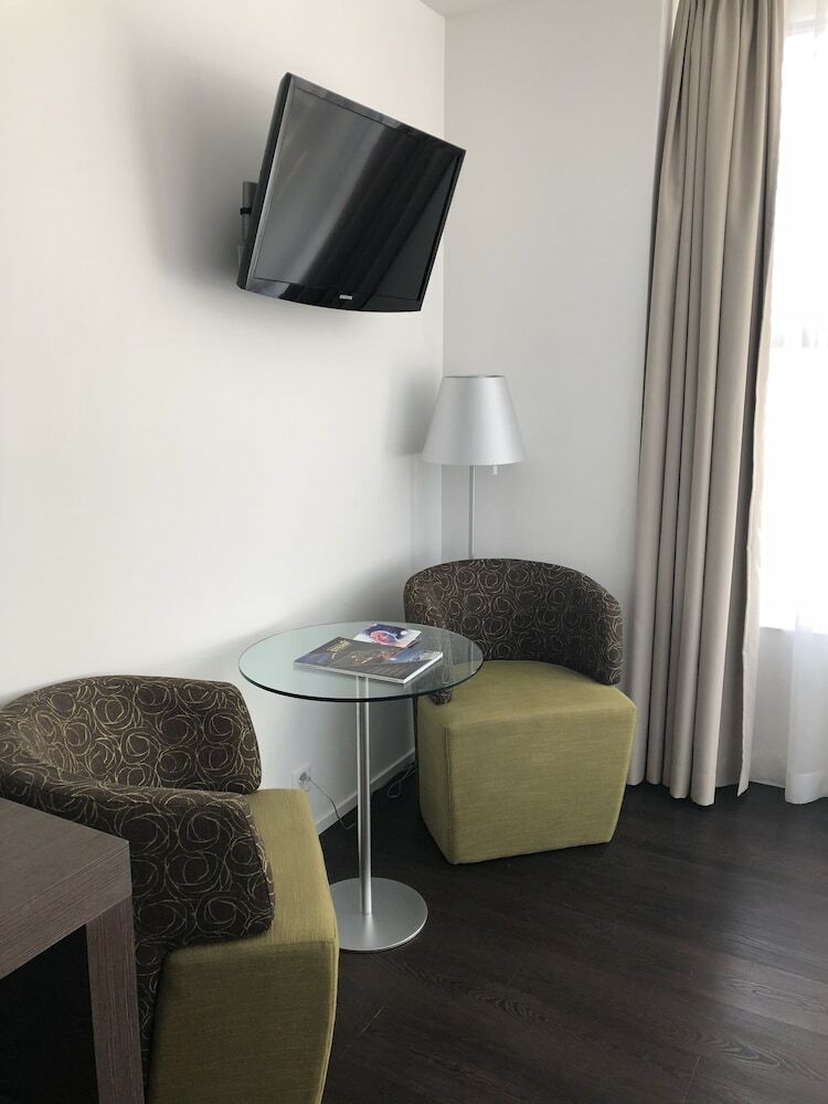 City West Hotel & Restaurant
