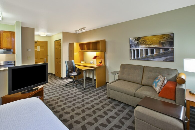 Hotel Towneplace Suites By Marriott Detroit Dearborn