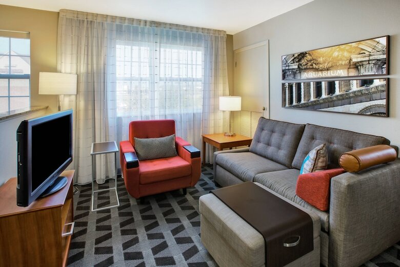 Hotel Towneplace Suites By Marriott Detroit Dearborn