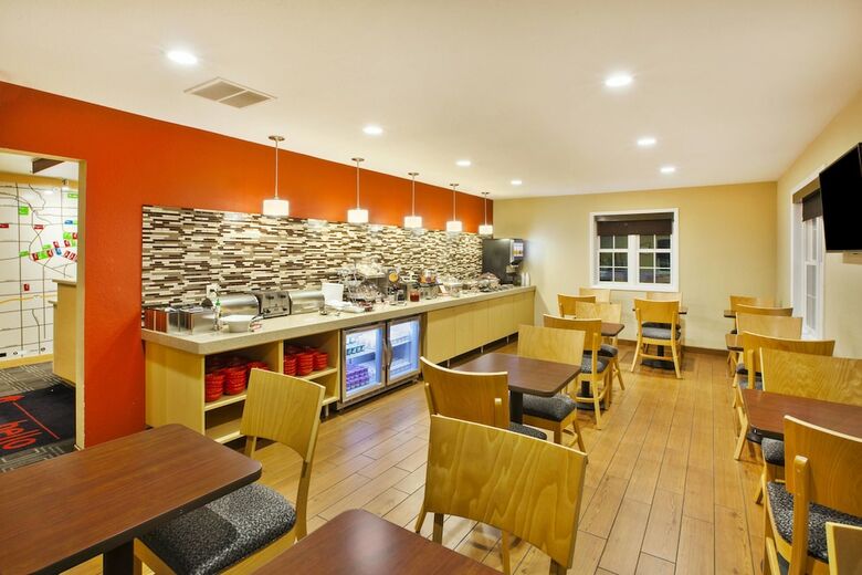 Hotel Towneplace Suites By Marriott Detroit Dearborn