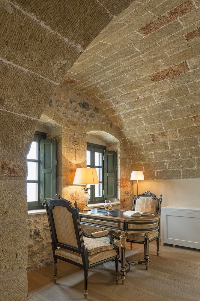 Hotel Moni Emvasis Luxury Suites