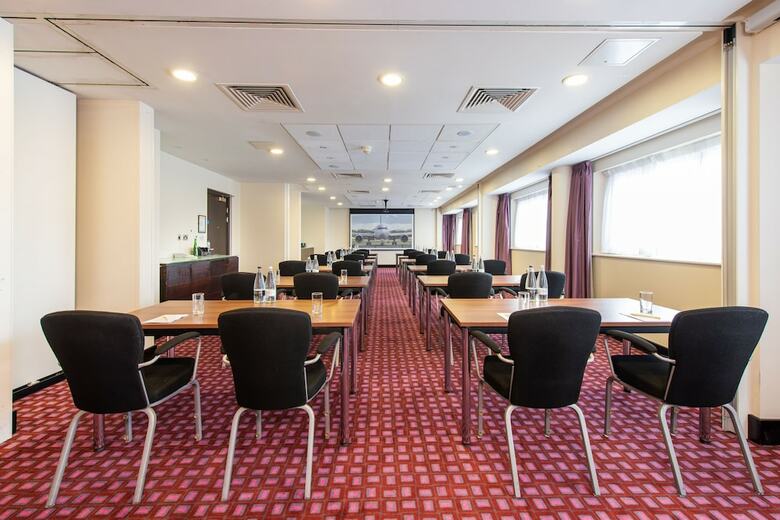 Hotel Doubletree By Hilton London Heathrow Airport