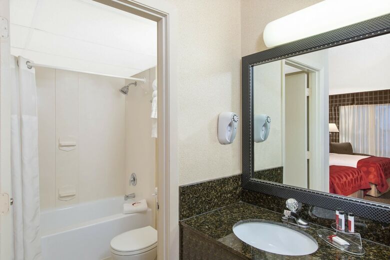 Hotel Ramada By Wyndham Midtown Grand Island