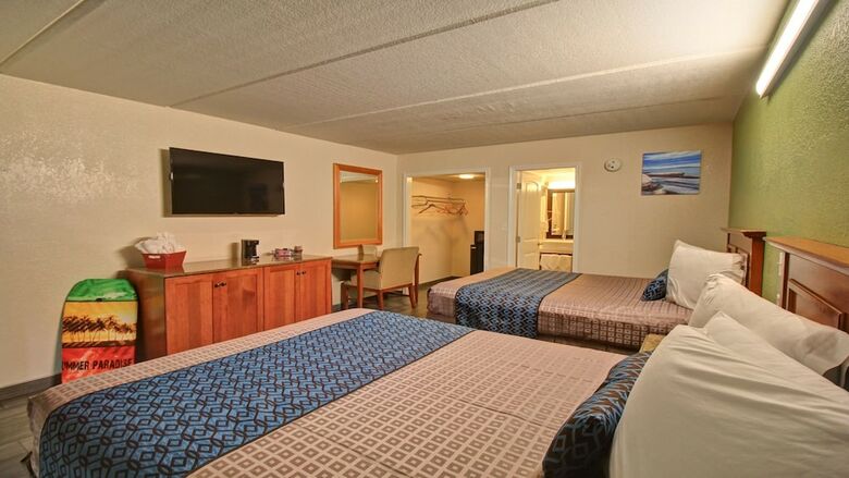 Windwater Hotel & Marina