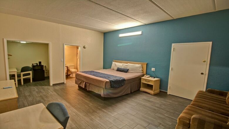 Windwater Hotel & Marina